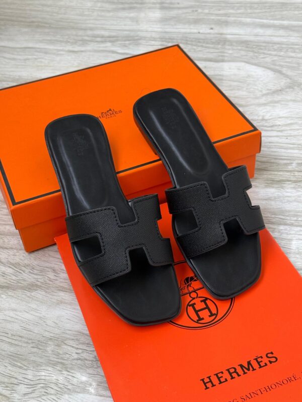 Hermès Flat Slipper for Women in Pakistan by Karachi Shoes Store